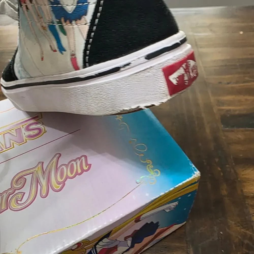 Vans x Sailor Moon Comfycush Sk8-Hi Pretty Guardians Kids Size 2.0